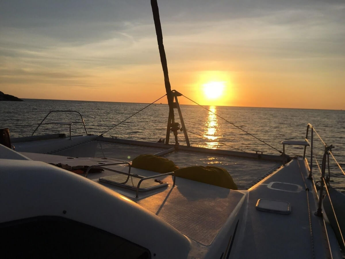 SW038 ล่องเรือยอร์ชคาตามารัน กาฮังบีช(เกาะเฮ) & เกาะราชา เต็มวัน - Image 2